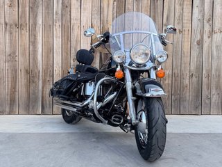 Harley Davidson Heritage Softail Classic Negra