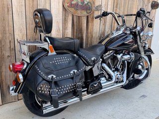 Harley Davidson Heritage Softail Classic Negra