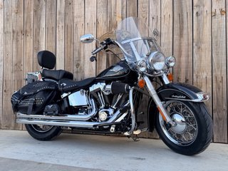 Harley Davidson Heritage Softail Classic Negra