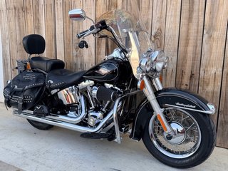 Harley Davidson Heritage Softail Classic Negra