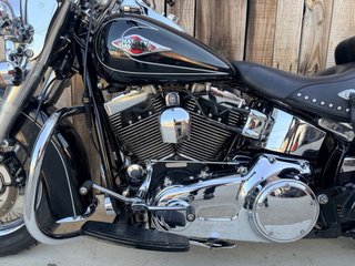 Harley Davidson Heritage Softail Classic Negra