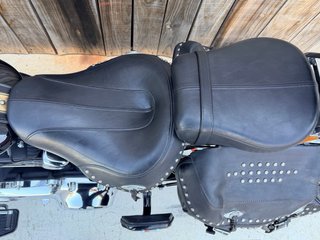Harley Davidson Heritage Softail Classic Negra