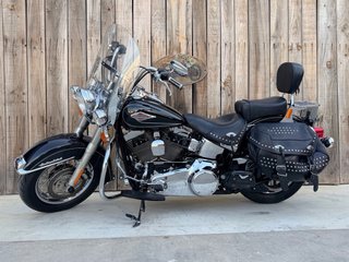 Harley Davidson Heritage Softail Classic Negra