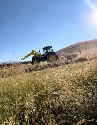 Tractor John Deere 3140 con pala