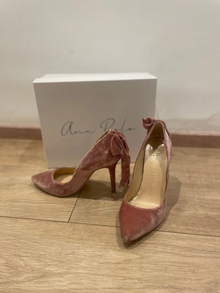 Zapatos de terciopelo rosa con lazo