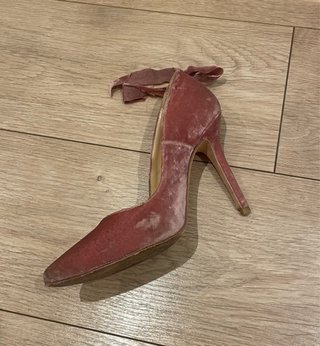 Zapatos de terciopelo rosa con lazo