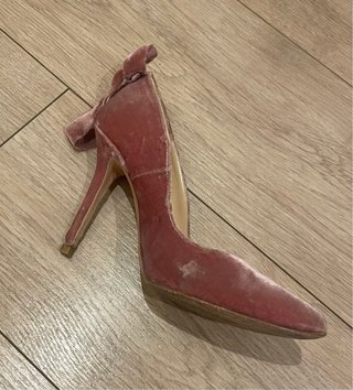 Zapatos de terciopelo rosa con lazo