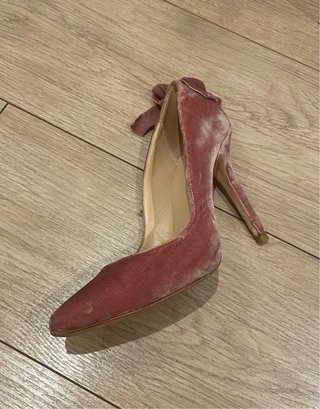 Zapatos de terciopelo rosa con lazo
