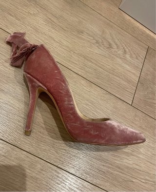 Zapatos de terciopelo rosa con lazo