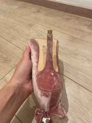 Zapatos de terciopelo rosa con lazo