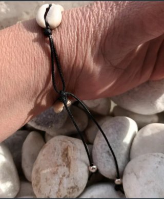 Pulsera de conchas y plata