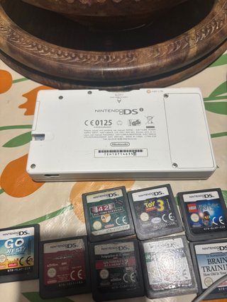 Nintendo DSi + 9 giochi + custodia