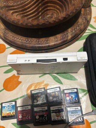 Nintendo DSi + 9 giochi + custodia