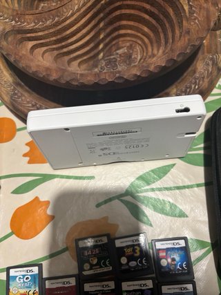 Nintendo DSi + 9 giochi + custodia