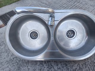 Fregadero doble aluminio con grifo