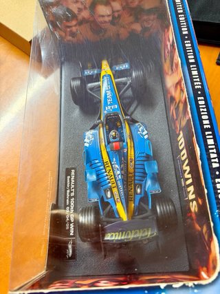 Renault F1 R25 1:18 100 Victorias Fernando Alonso