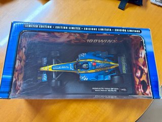 Renault F1 R25 1:18 100 Victorias Fernando Alonso