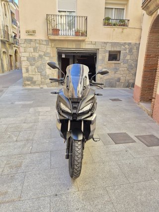 Moto Scooter Negra y Gris