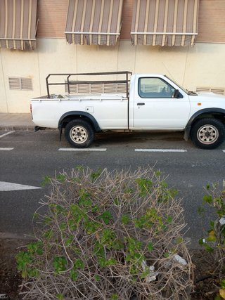 Nissan Navara 4x4 2500cc año 1999 Cabina sencilla