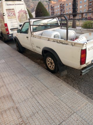 Nissan Navara 4x4 2500cc año 1999 Cabina sencilla