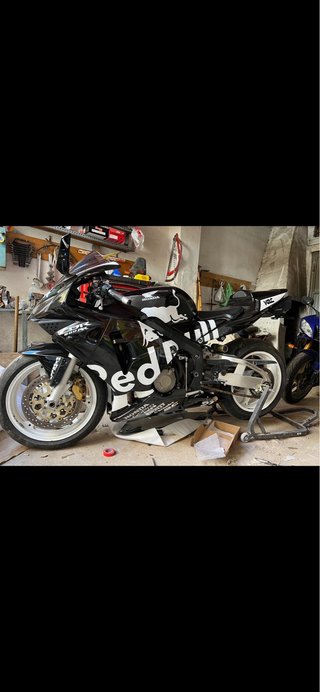 Honda CBR 600RR PC37