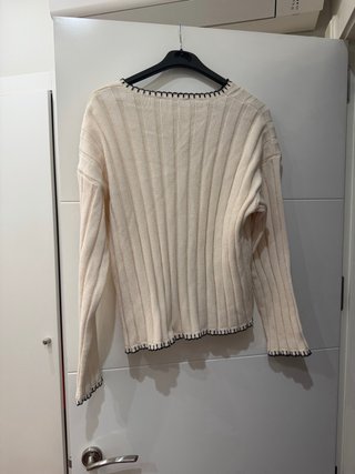 Jersey beige con pespunte negro