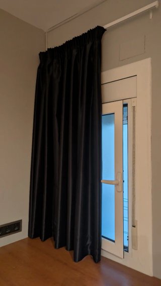 Cortinas de satén negras nuevas