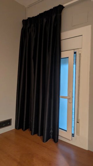 Cortinas de satén negras nuevas