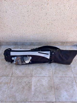 Bolsa de palos de golf con palos