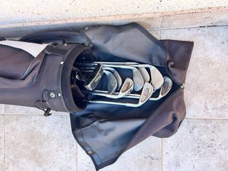 Bolsa de palos de golf con palos