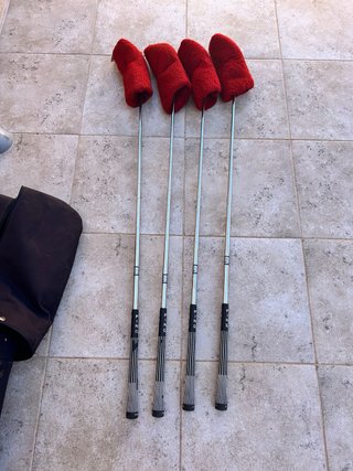 Bolsa de palos de golf con palos