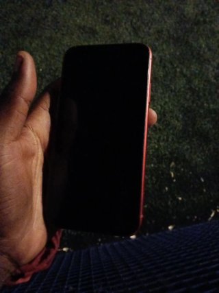 Teléfono móvil rojo