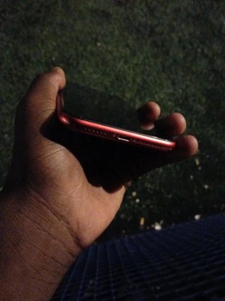 Teléfono móvil rojo