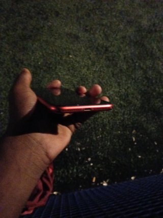 Teléfono móvil rojo
