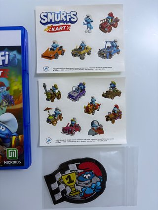 PS5 Puffi Kart + Patch + 2 Fogli Adesivi