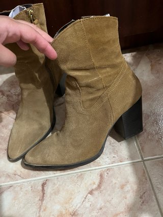 Botines de serraje tacón
