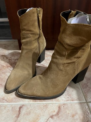 Botines de serraje tacón