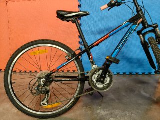 Bicicleta MT 220 Trek 24 pulgadas