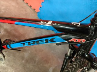 Bicicleta MT 220 Trek 24 pulgadas