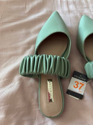 Sandalias planas Primark verde talla 37