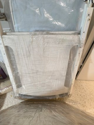 Cuna de bebé blanca con osito