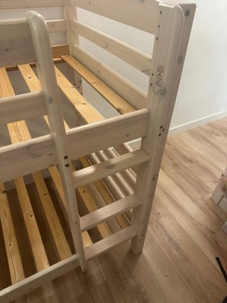 Letto a castello in legno bianco con sommieri