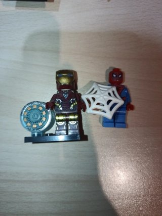 Iron Man y Spiderman compatible