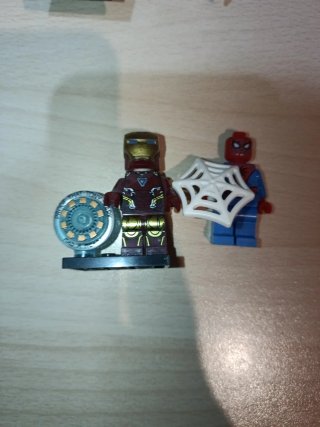 Iron Man y Spiderman compatible