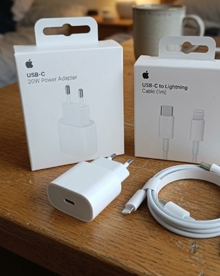 Cargador Apple USB-C 20W y Cable Lightning