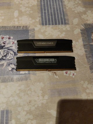 2x32GB DDR5 5200MHz Corsair Vengeance RAM