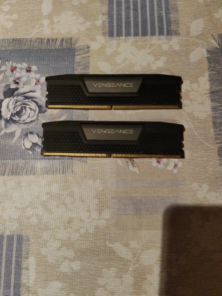 2x32GB DDR5 5200MHz Corsair Vengeance RAM