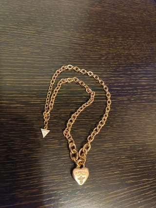 Collar Guess Dorado Triángulo