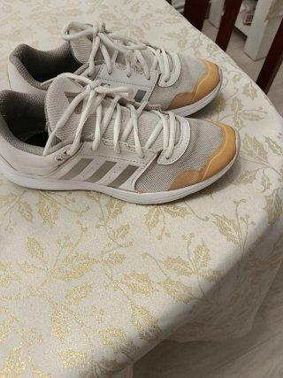 Zapatillas Adidas Blancas.