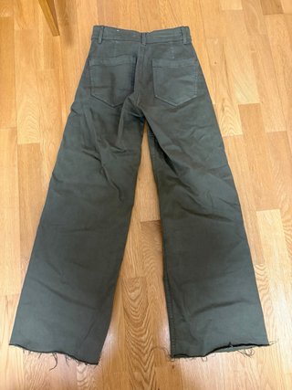 Pantalones anchos verde oliva